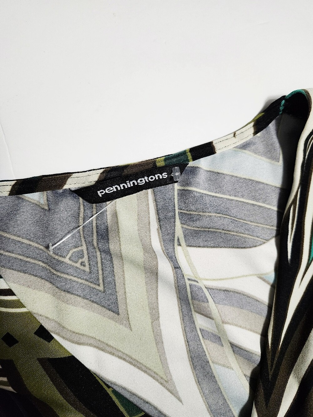 Penningtons Green Geometric Print Twist-Front Top size X - Picture 4 of 11